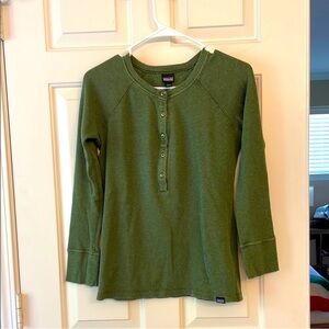 Patagonia Green waffle Henley Long Sleeve shirt